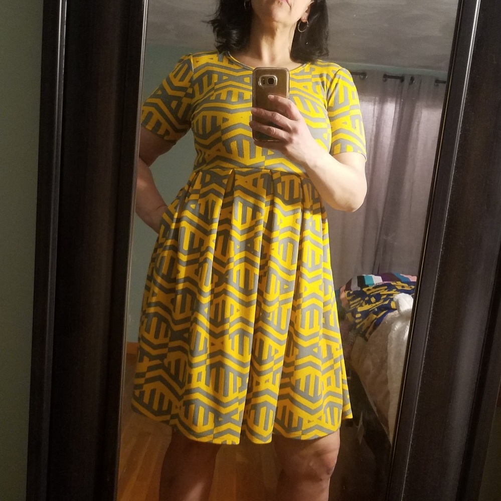 Yellow and grey Amelia